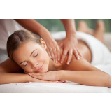 Massagem Relaxante com Velas Aromáticas